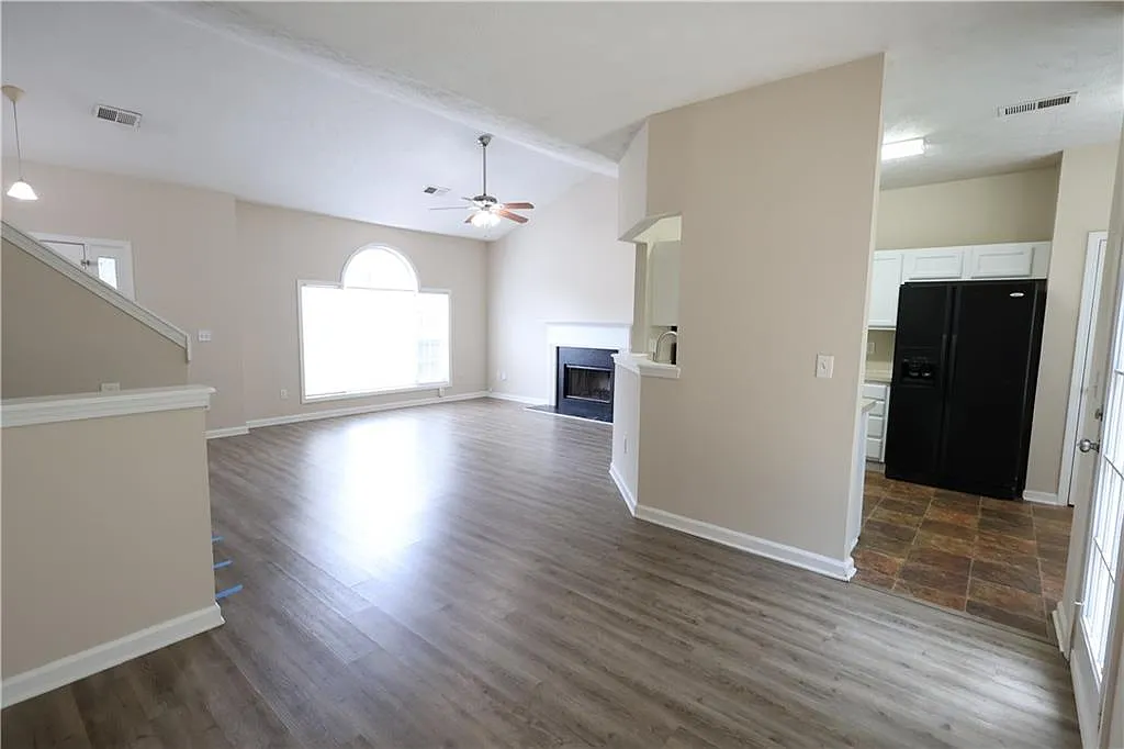 3 bed, 2.5 bath, 1568 sqft, $1,995 — Photo 4