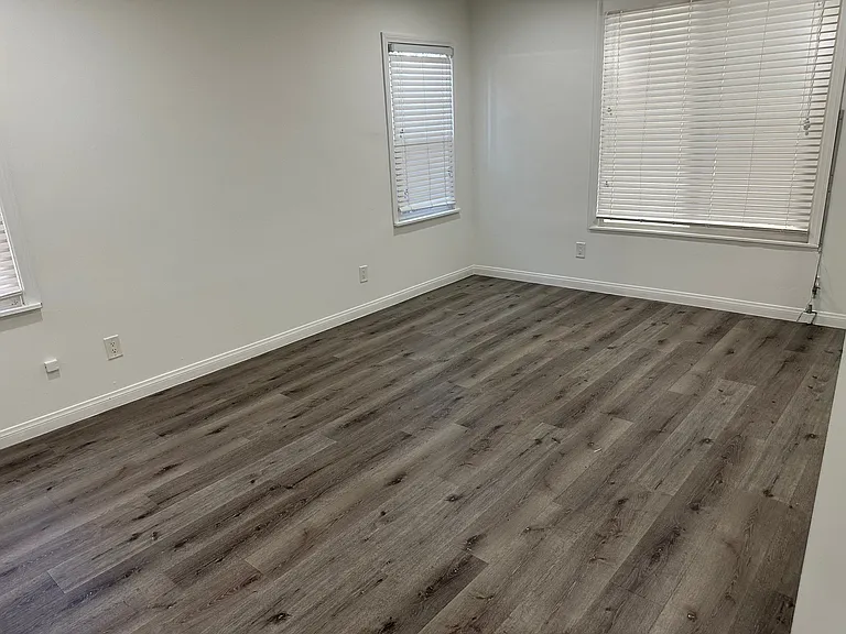 228 1/2 N Benton Way — Photo 10
