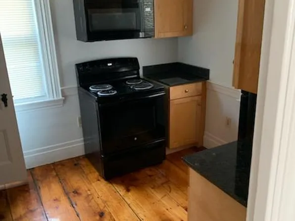 83 E Main St, Marlborough, MA