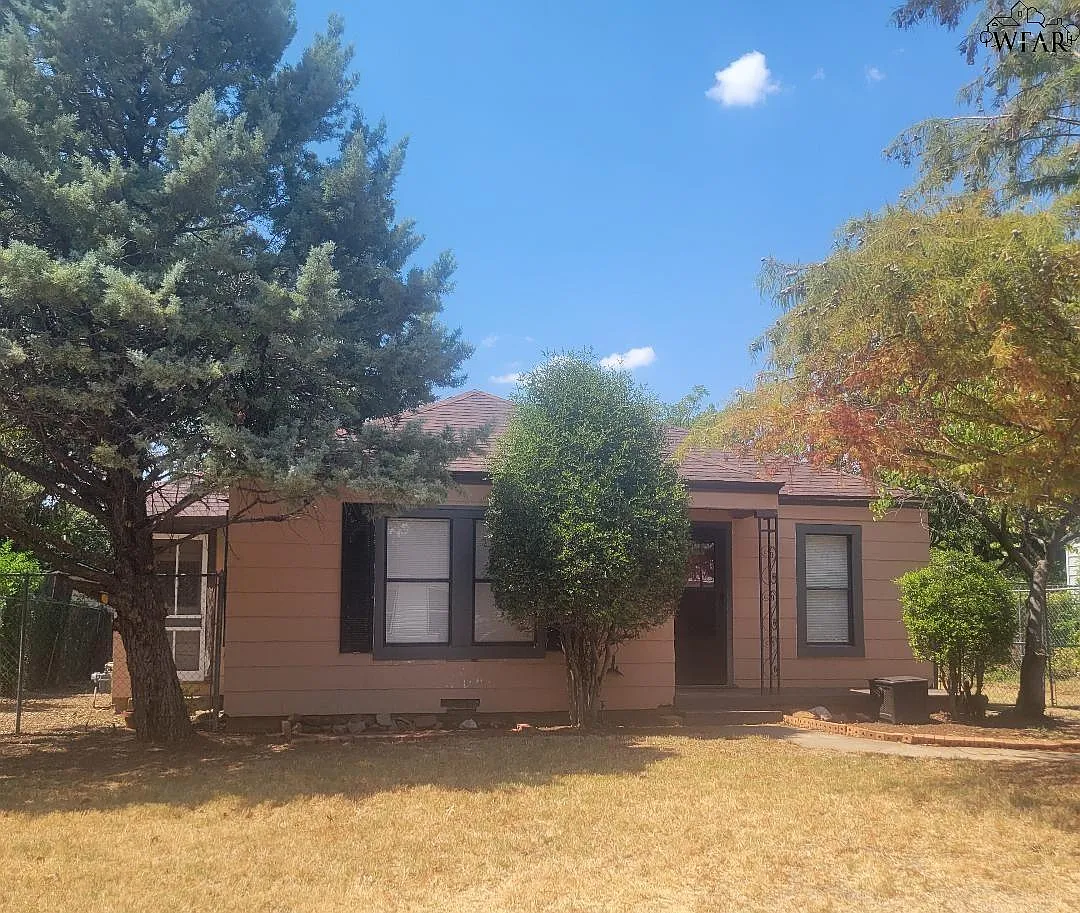 2 bed, 1.0 bath, 882 sqft, $1,100 — Photo 1