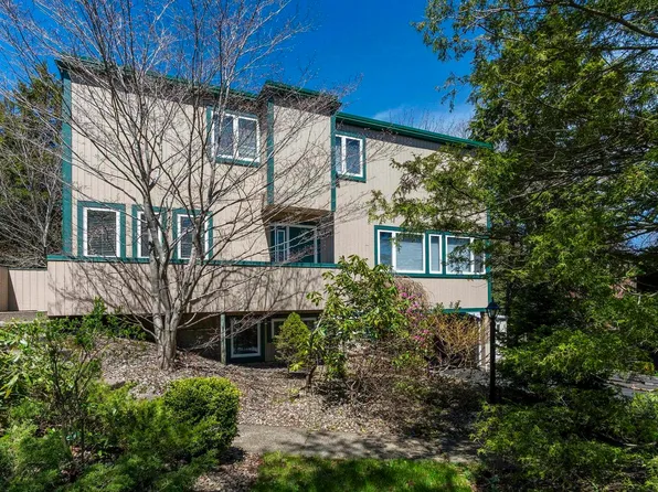 69 Bayview Rd, Halifax, NS B3M 1N8