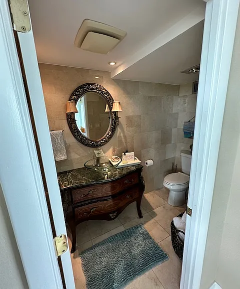 3rd Bedroom Ensuite Marble bath with shower