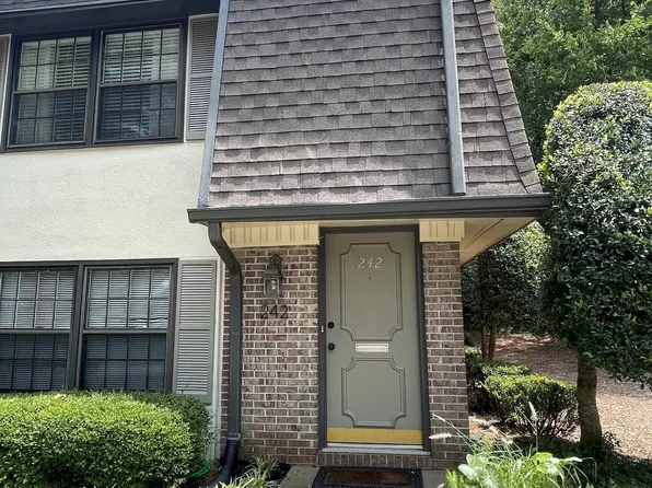 242 Triumph Dr NW, Atlanta, GA 30327