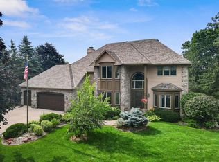 826 Hidden Meadow Trl, Eagan, MN 55123