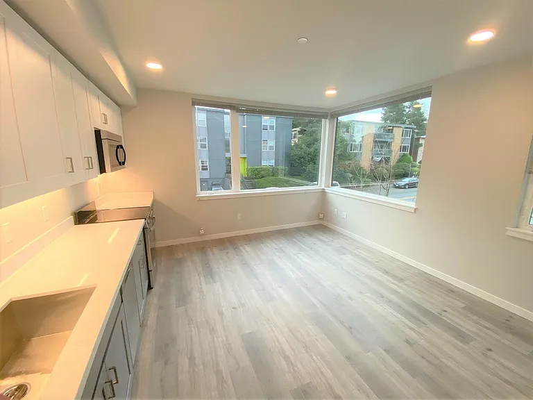 University Flats Apartments — Photo 3