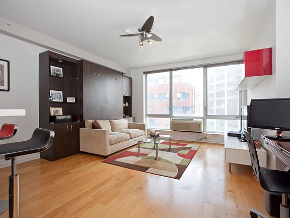 4th image of 13-11 Jackson Ave #6C
