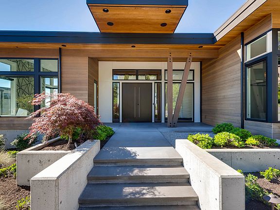 4th image of 3068 NE Harrison Dr