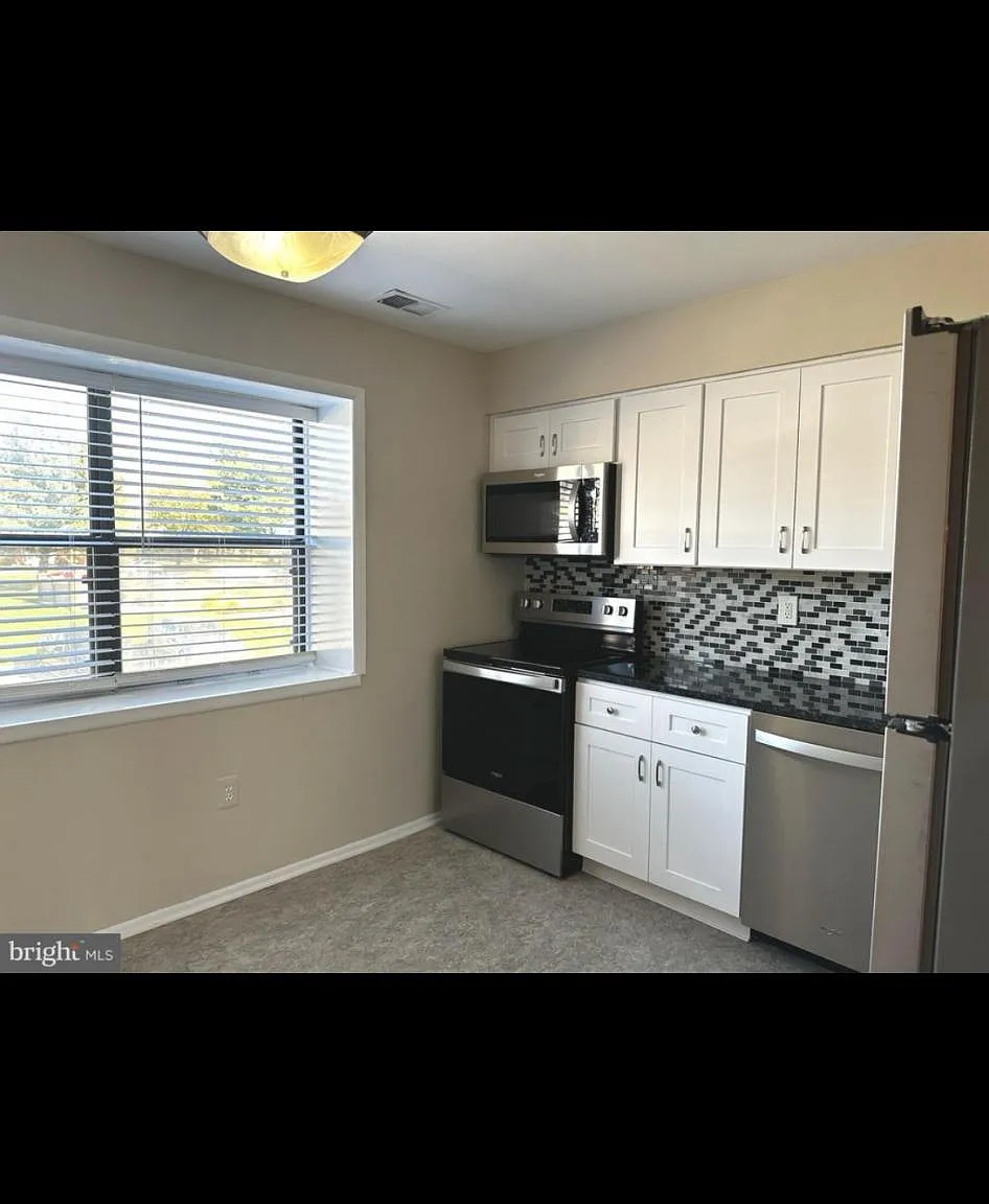 2 bed, 1000 sqft, $1,950 — Photo 4