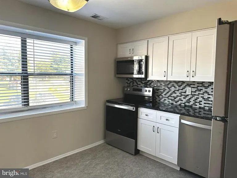 909 Silver Ct — Photo 4