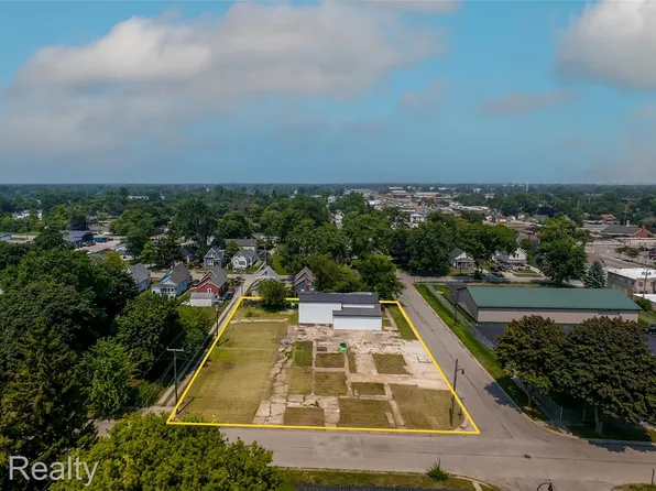 1811 25th St, Port Huron, MI 48060