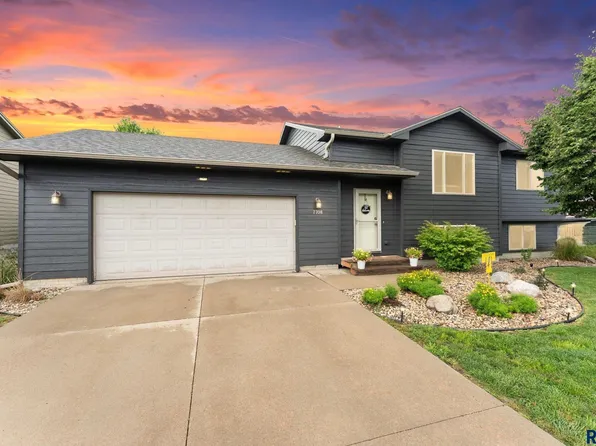 7708 W Waterford St, Sioux Falls, SD 57106