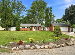 5800 Cambrook Ln, Waterford, MI 48329