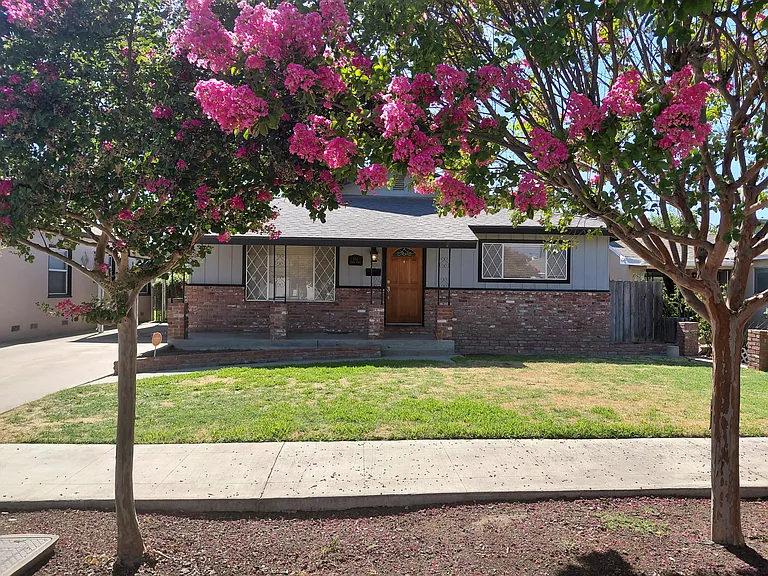 551 Auburn St — Photo 1