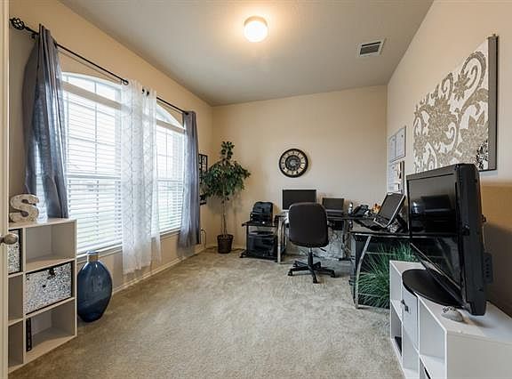 5th image of 413 Wimberley St