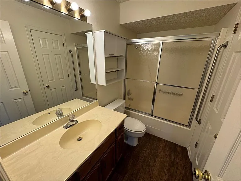 317 S 11th Pl — Photo 7