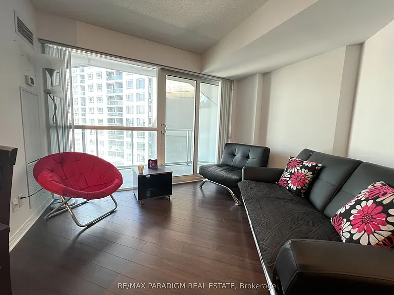 352 Front St W #701 — Photo 3