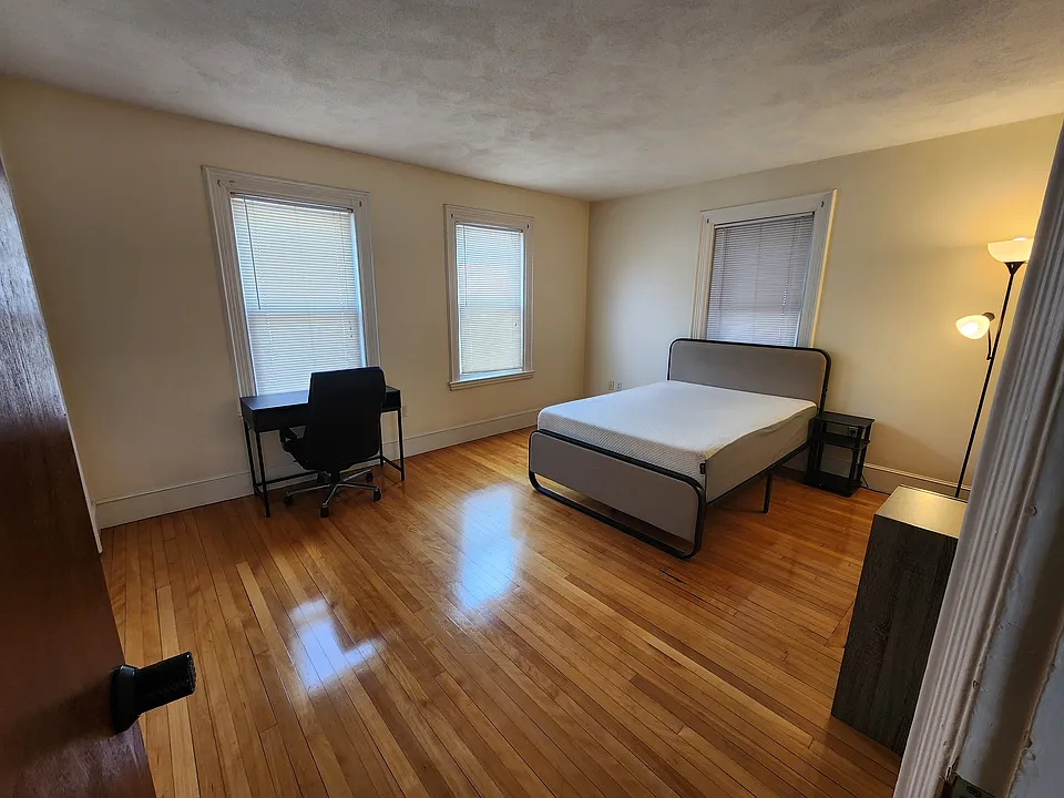 66 Brook St #2B