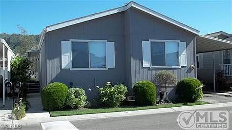 Front view of this lovely 1999 'Fleetwood' home.  Neat and clean with customized seller touches that truly make this 3 bedroom, 2 full bath, home a delight!  Interior & exterior are absolutely meticulously maintained!