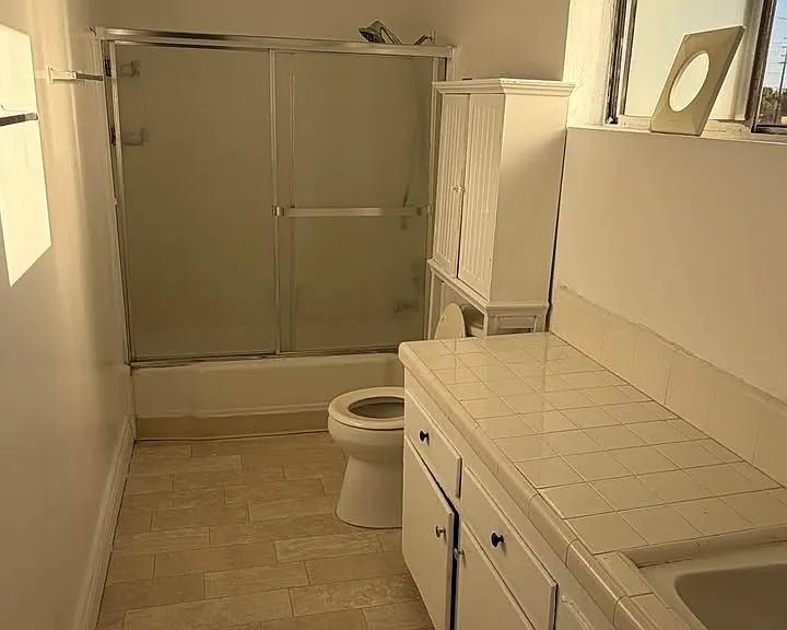 12616 Doty Ave #F — Photo 2