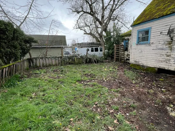 330 Grove St NE, Salem, OR 97301