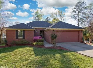 16 Elmcrest Ct, Little Rock, AR 72211