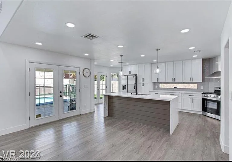 8312 Bermuda Beach Dr — Photo 1