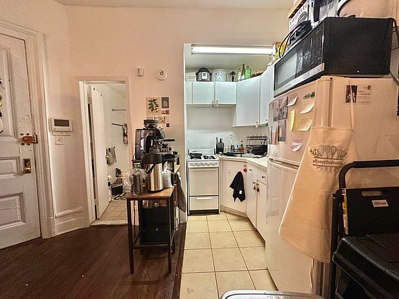 5th image of 32 W 69th St APT 3A
