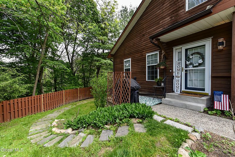 3rd image of 12 Tracey Court