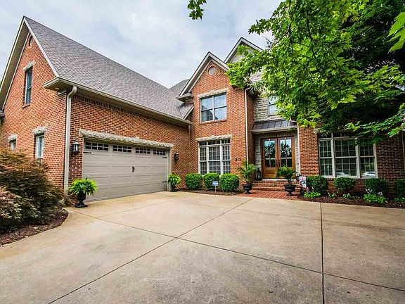 2nd image of 912 Nine Iron Ct