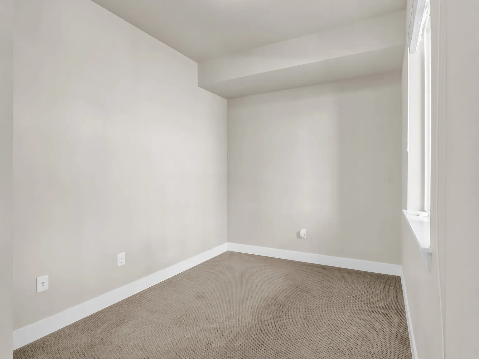 3 bed, 2.5 bath, 1911 sqft, $3,000 — Photo 3