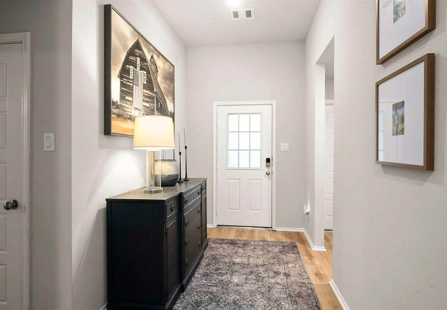 4 bed, 2050 sqft, $2,200 — Photo 4