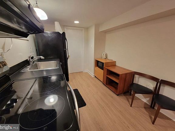 5th image of 1418 44th St NW #B