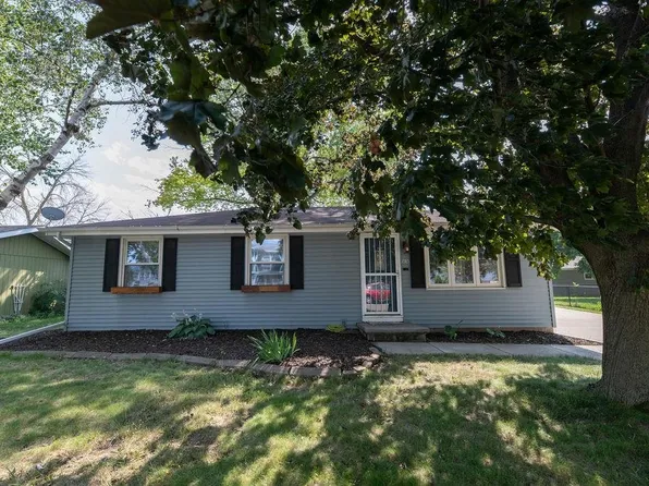 1085 Cumberland Trl, Oshkosh, WI 54904
