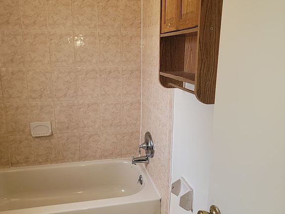 5th image of 4704 Carmel St