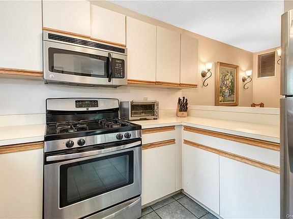 5th image of 36 Cedar Pond Ln #36