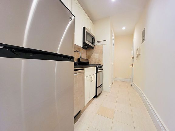 5th image of 417 W 43rd St #12**