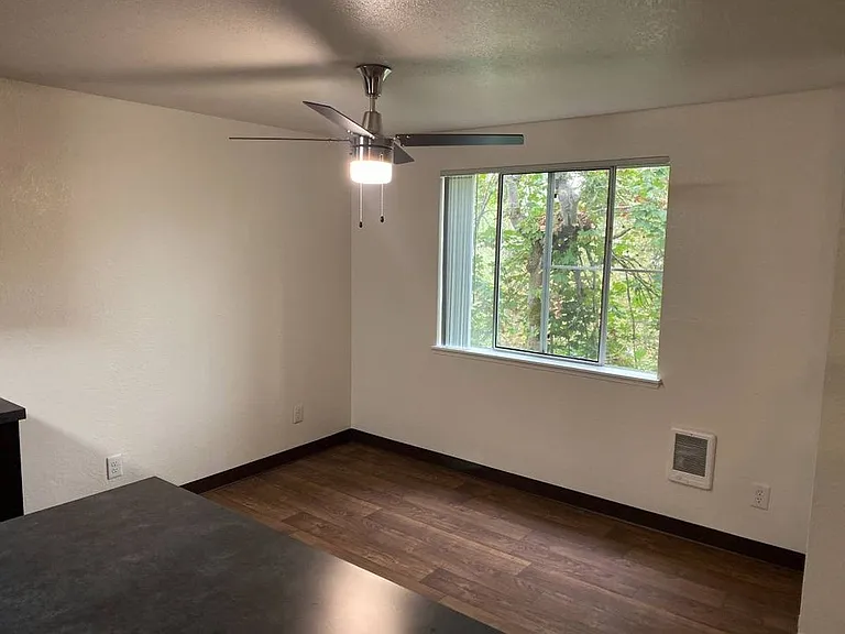 Willow Creek Apartments — Photo 40