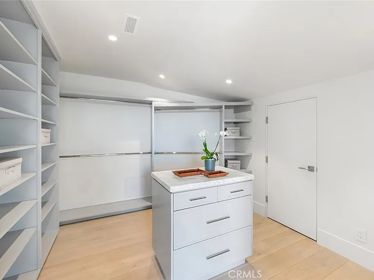 3130 Breakers Dr — Photo 43