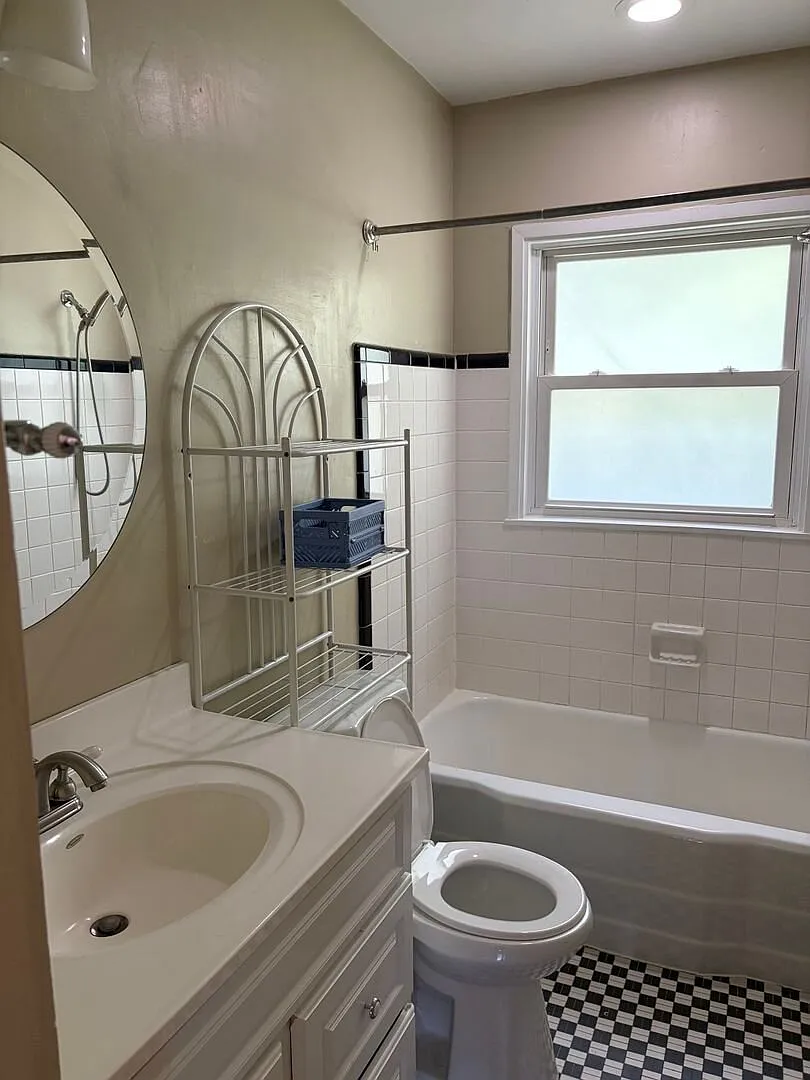 Cleveland Park - University Ridge Condo- 2 Bedroom 1 Bath — Photo 4