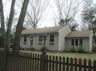 4 Columbia Rd, Saunderstown, RI 02874