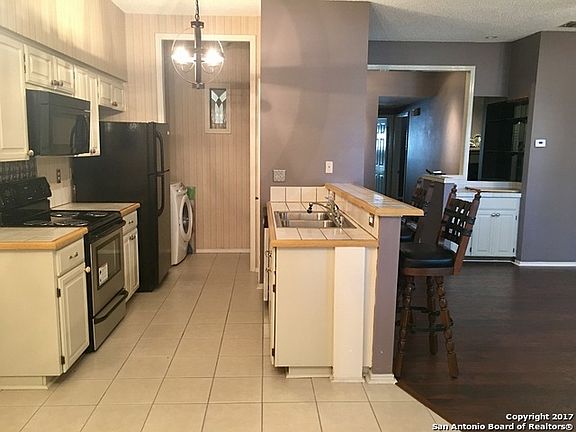 3rd image of 12446 Starcrest Dr