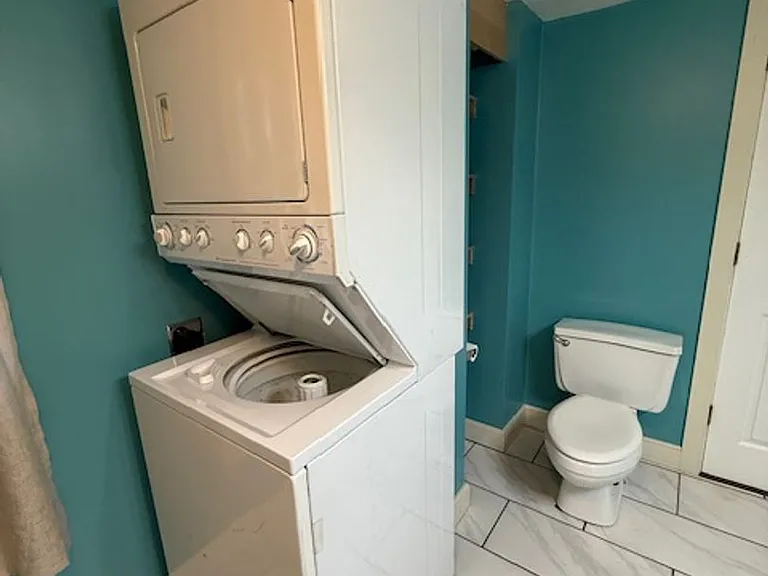 1214 W Rogers St — Photo 9