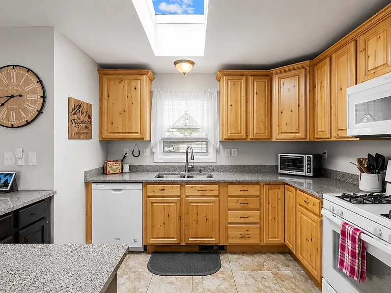 722 Lambrecht Ln — Photo 5