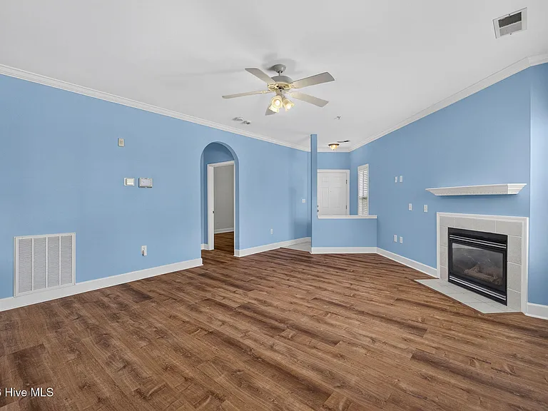 3901 Botsford Ct #101 — Photo 11