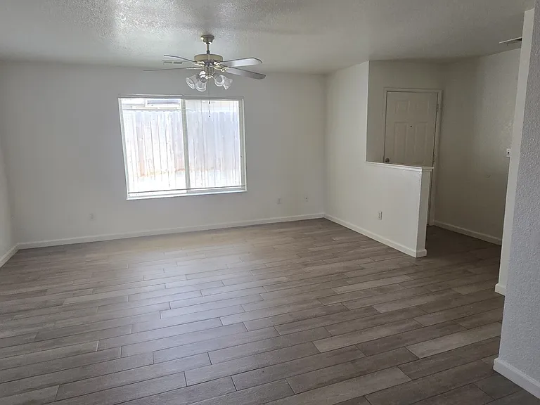 741 E King Ave #B — Photo 7