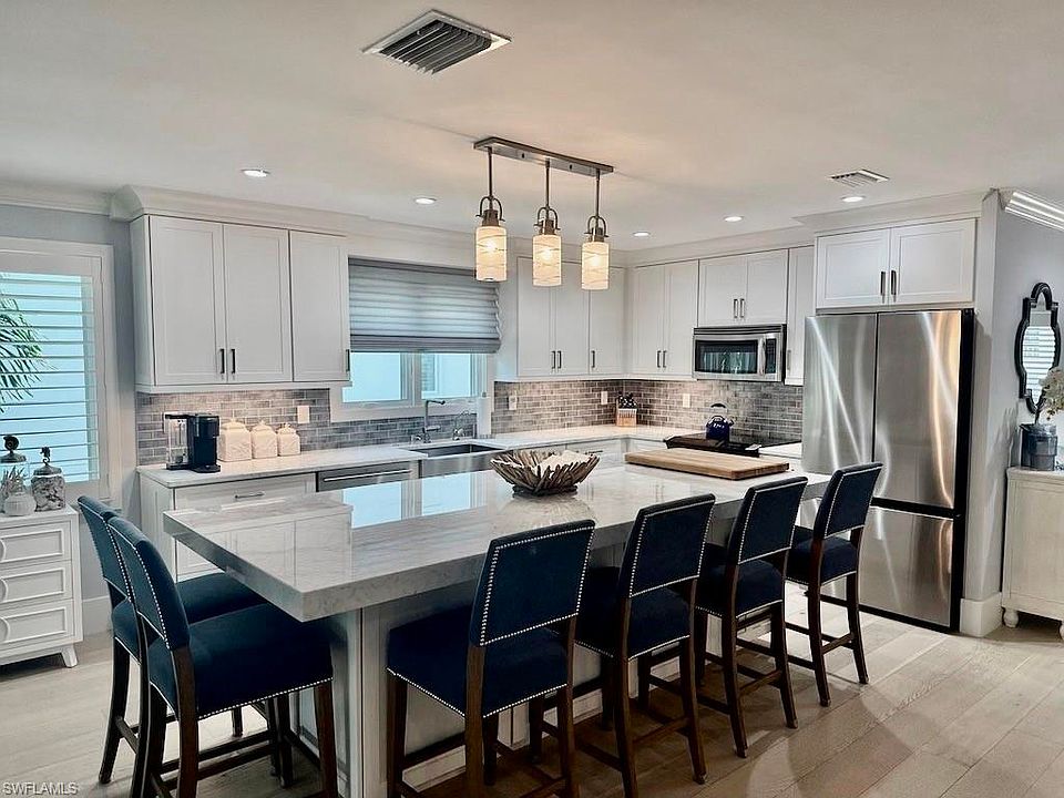 1st image of 225 5th AVE S #103