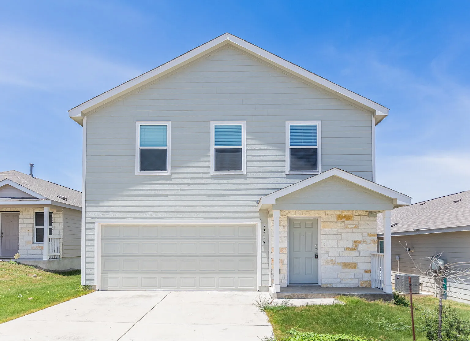 4 bed, 2.5 bath, 1900 sqft, $2,195 — Photo 1