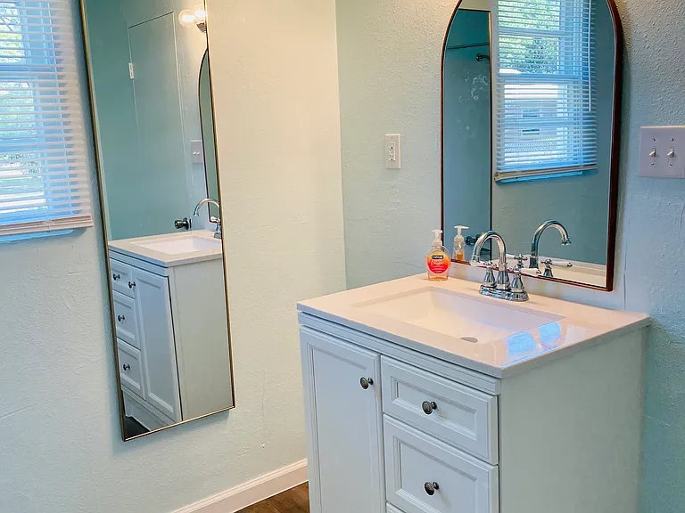 105 NE Railroad Ave — Photo 5