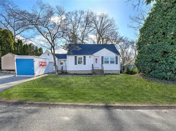 80 Normandy Dr, Cranston, RI 02920