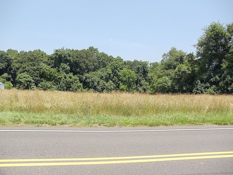 2nd image of 521 Woodlane Rd